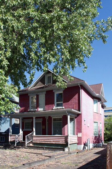 More Photos Of 322 18th Ave SW, Calgary Storefront Retail Residential For Lease