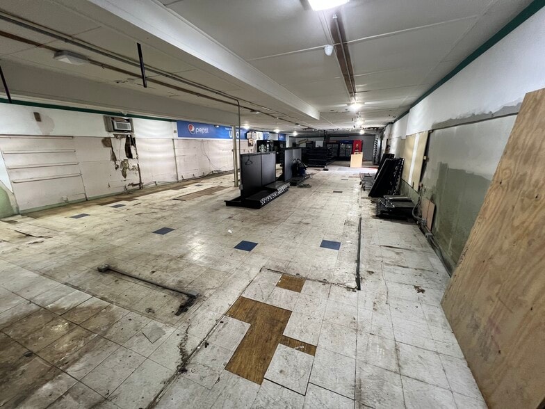 More Photos Of 115 Upper Bermudian Rd, Gardners Convenience Store For Sale