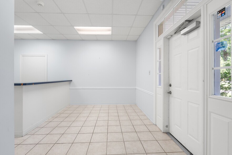 More Photos Of 1481 Dean Forest Rd, Savannah Office For Lease