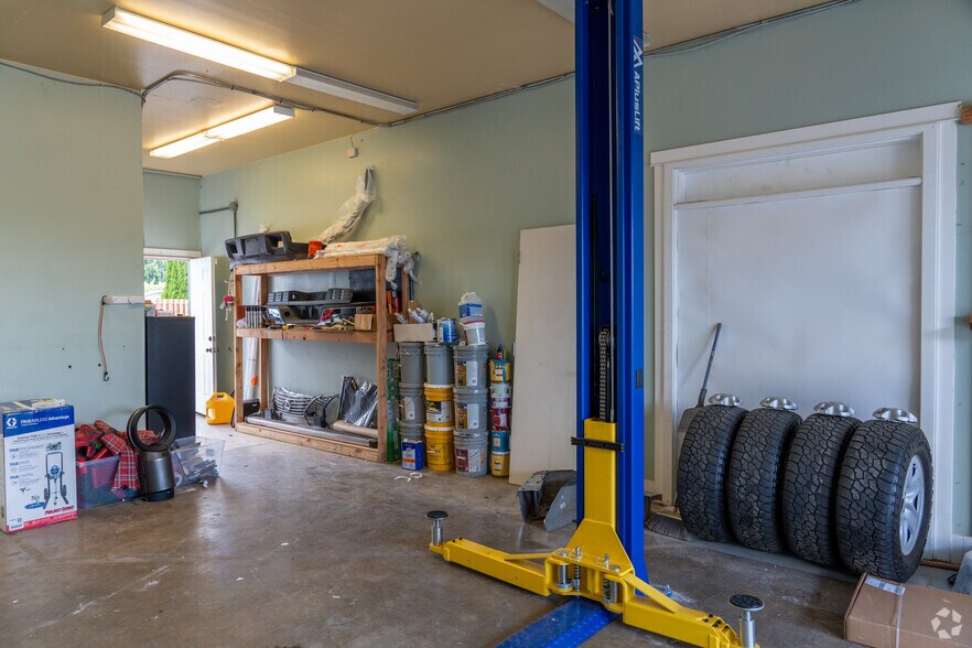 More Photos Of 18435 SW Pacific Hwy, Tualatin Auto Dealership For Lease