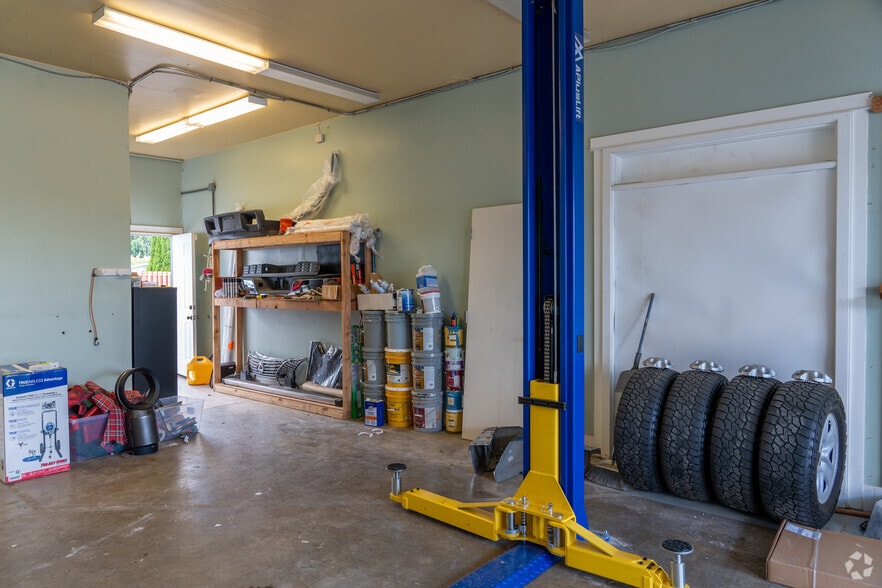 More Photos Of 18435 SW Pacific Hwy, Tualatin Auto Dealership For Sale
