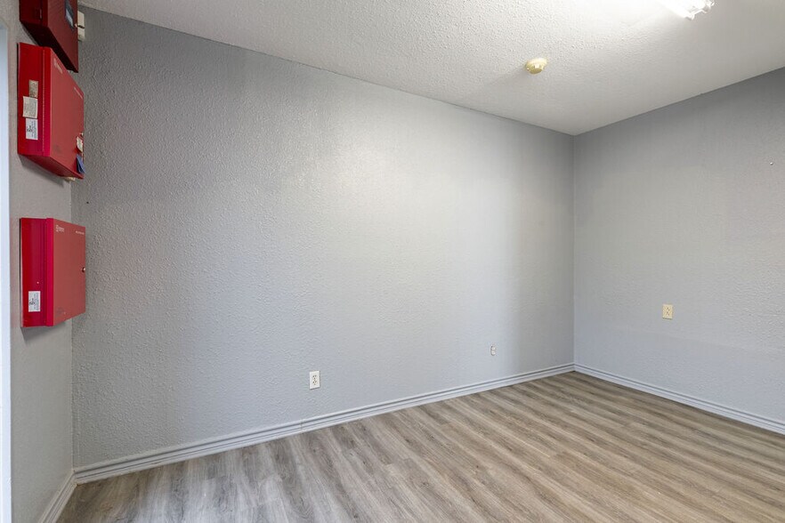 More Photos Of 101 Ewing St, Ferris Police Fire Station For Sale