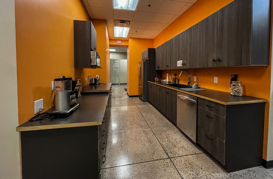 More Photos Of 15354 N 83rd Way, Scottsdale Warehouse For Lease