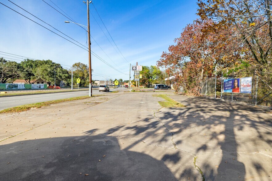 More Photos Of 5201 Martin Luther King Jr Blvd, Houston Land For Sale