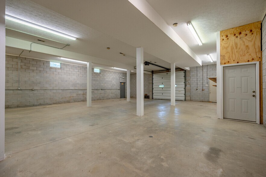 More Photos Of 3249 Coral Rd, Malvern Office For Sale