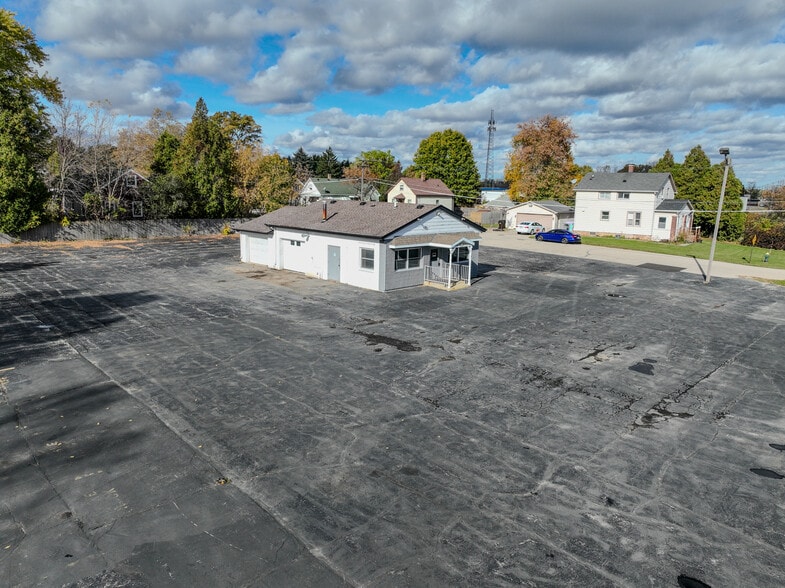 More Photos Of 4418 Douglas Ave, Racine Auto Dealership For Sale