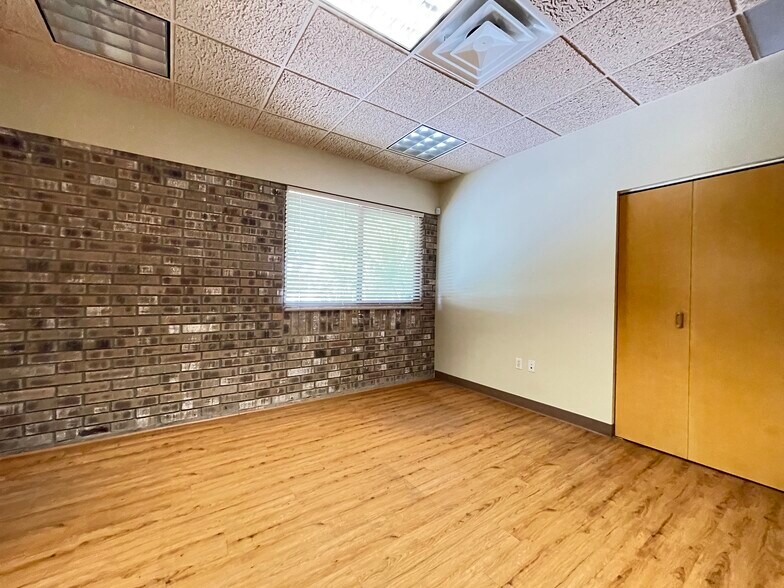 More Photos Of 13680 NW 104th Ter, Alachua Office For Sale