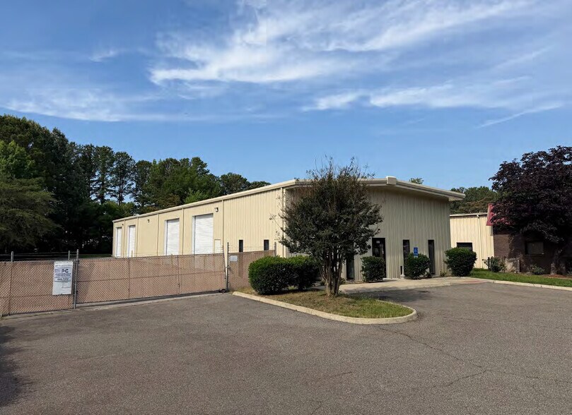 More Photos Of 207 Production Dr, Yorktown Warehouse For Lease