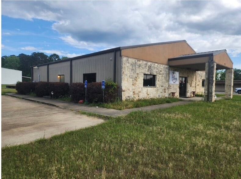 More Photos Of 909 University Pky, Leesville Industrial For Sale
