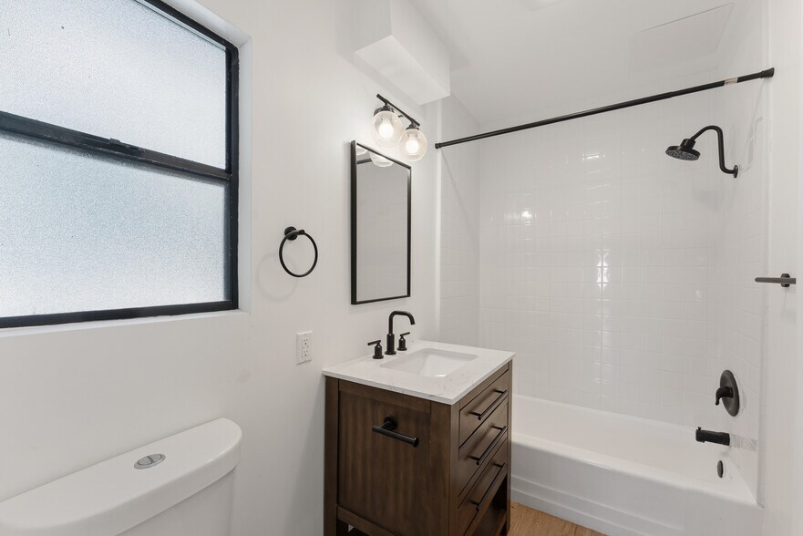 More Photos Of 5810 San Vicente Blvd, Los Angeles Apartments For Sale