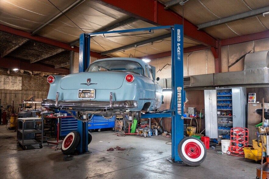 More Photos Of 145 W Oasis Rd, Palm Springs Service For Sale