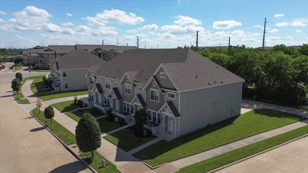 More Photos Of 101 Springtree St, Denton Apartments For Sale