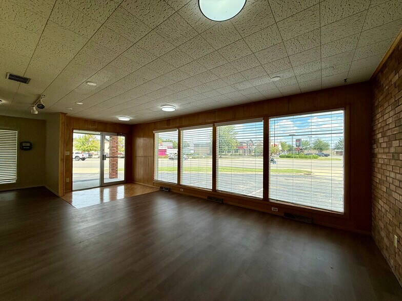 More Photos Of 2360 N National Rd, Columbus Office For Lease