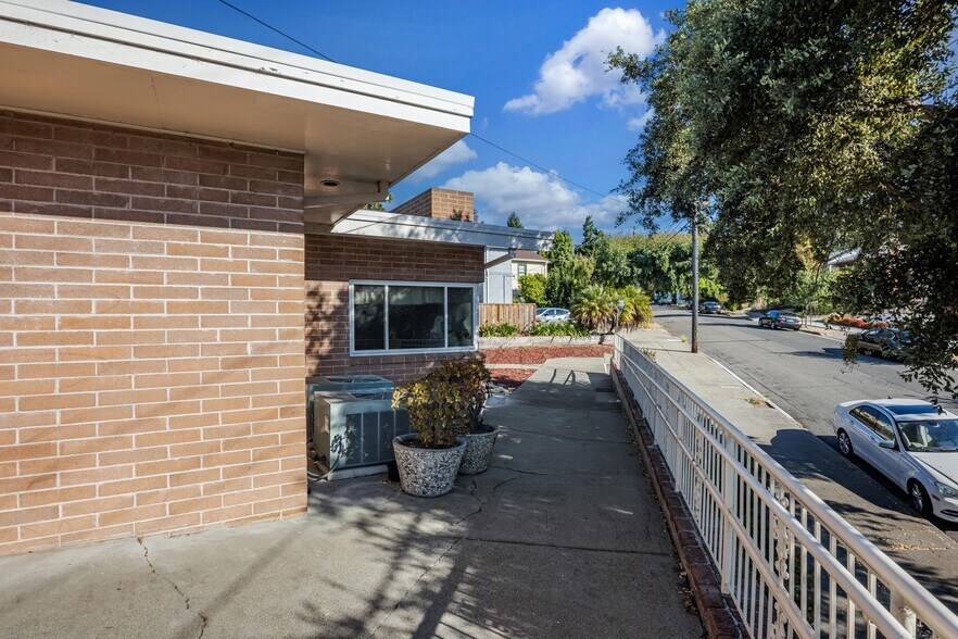 More Photos Of 4677 Tompkins Ave, Oakland Religious Facility For Sale