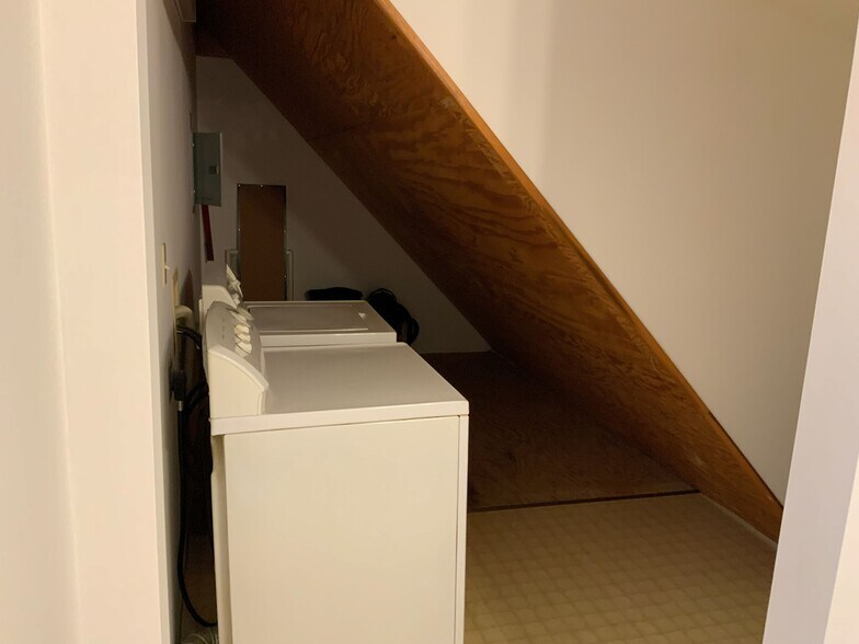 More Photos Of 30 Cecil St NE, Navarre Office Residential For Sale