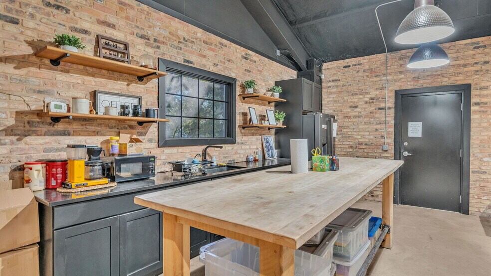 More Photos Of 705 Jerry Smith Rd, Dover Light Manufacturing For Sale