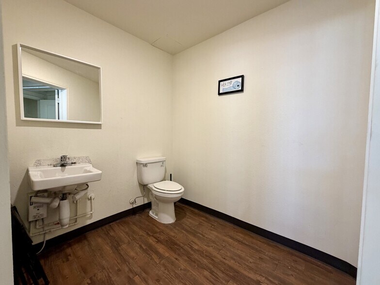 More Photos Of 3230 Hillcrest Dr, Balcones Heights Apartments For Lease