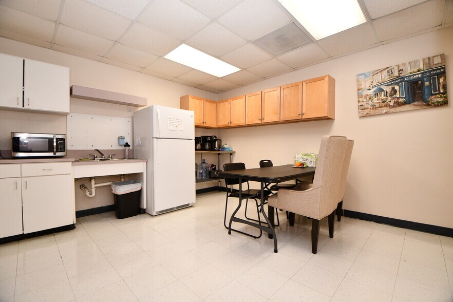 More Photos Of 7118 Harrisburg Blvd, Houston Medical For Sale