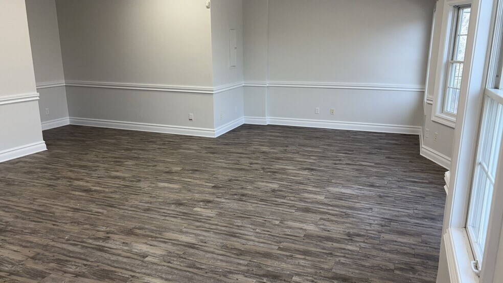 More Photos Of 402 Lexington Ave, Lakewood General Retail For Sale