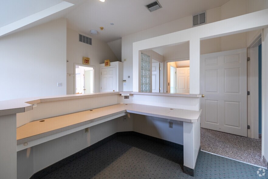 More Photos Of 109 Colon St, Beverly Medical For Lease