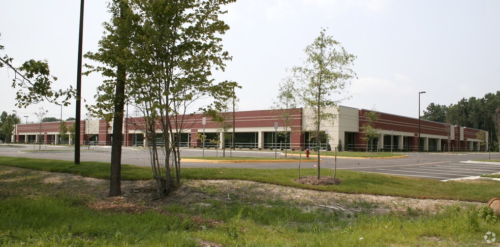 More Photos Of 7007 Harbour View Blvd, Suffolk Office For Lease