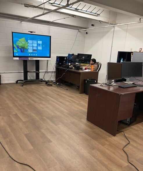 More Photos Of 1101-1113 Jefferson Ave, Elizabeth Warehouse For Lease