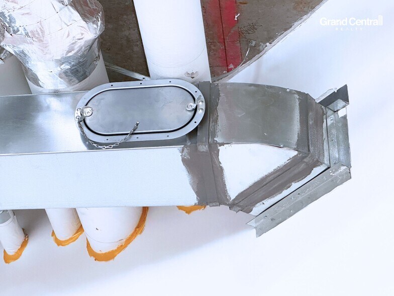 More Photos Of 9686 137 St, Surrey Office For Lease