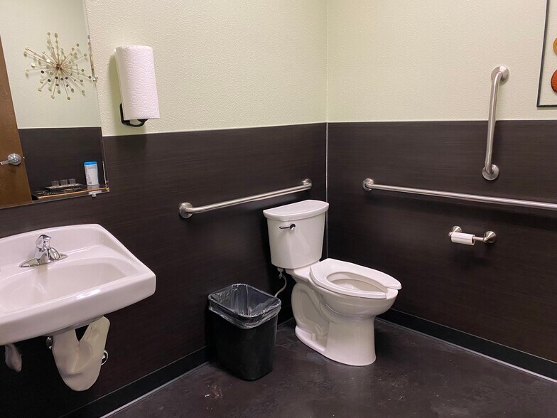 More Photos Of 1400 SE Township Rd, Canby Light Distribution For Lease