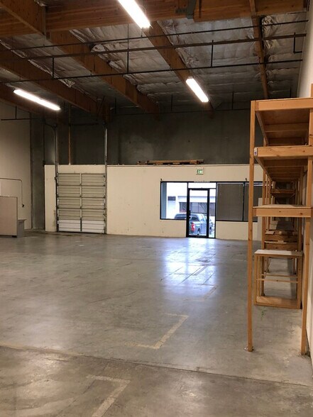 More Photos Of 302-376 NE 219th Ave, Gresham Light Manufacturing For Lease