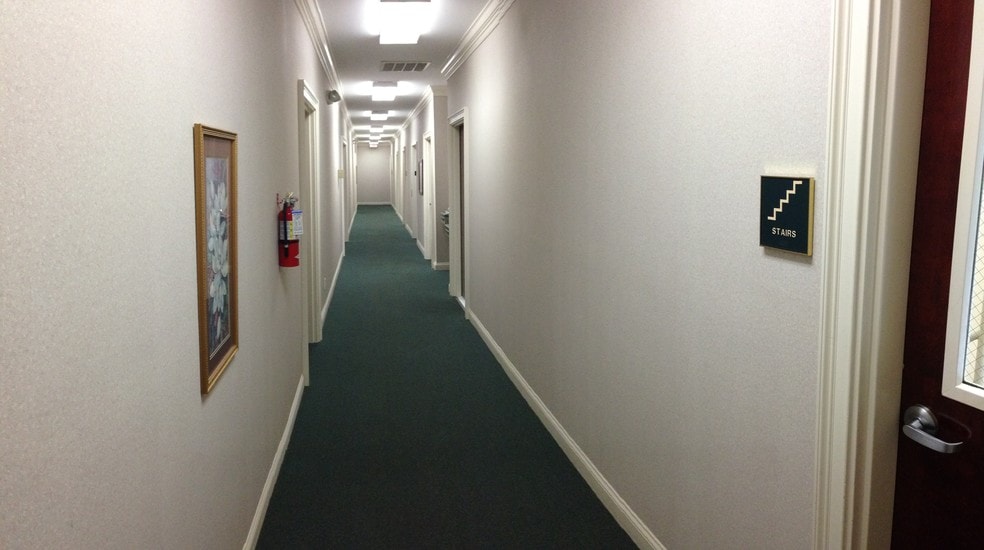 More Photos Of 5816 Creedmoor Rd, Raleigh Office For Lease