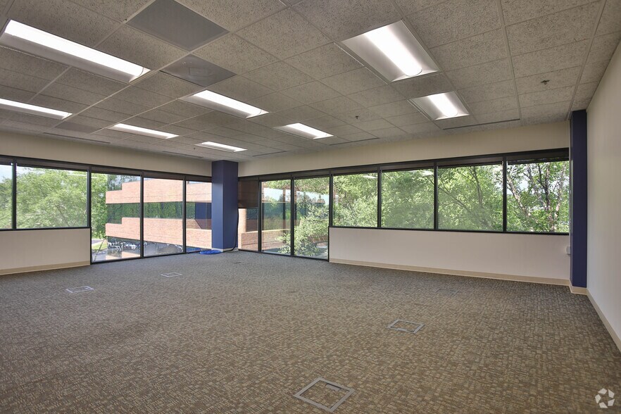 More Photos Of 124 Verdae Blvd, Greenville Office For Lease