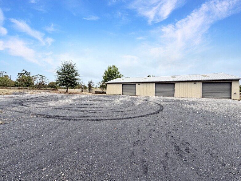 More Photos Of 816 21st Ave E, Tuscaloosa Industrial For Lease