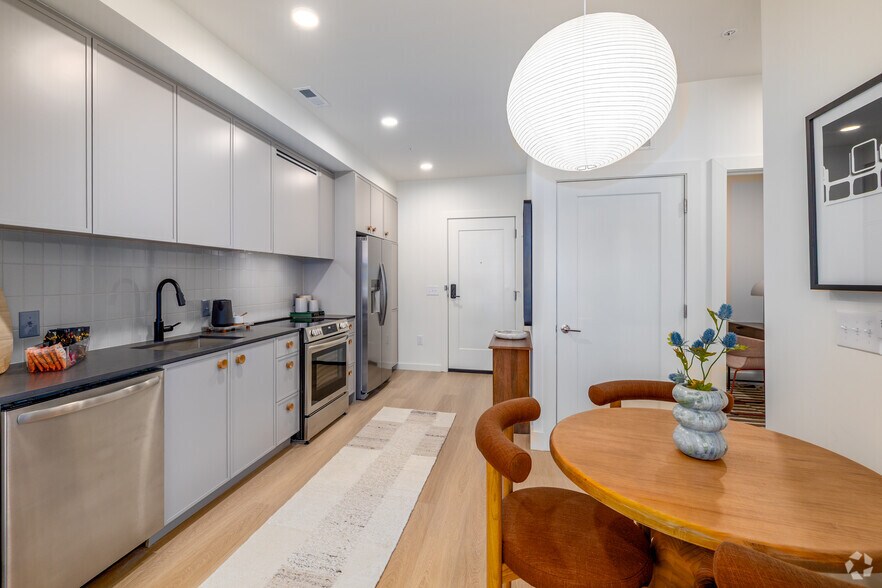 More Photos Of 300 E 36th St, Charlotte Apartments For Lease