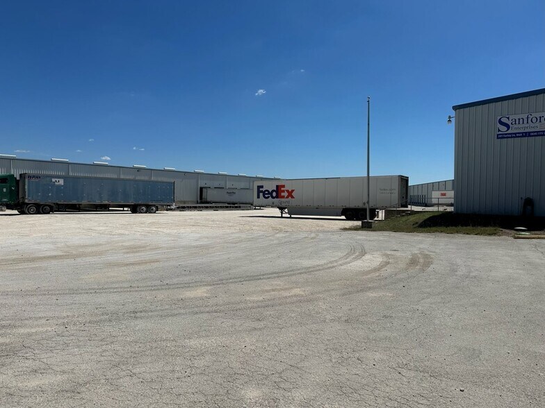 More Photos Of 201 Farley Ln, Del Rio Unknown For Lease