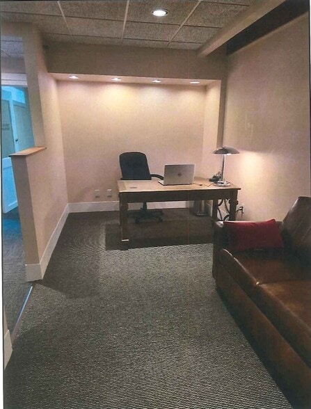 More Photos Of 645 Ohio St, Terre Haute Storefront Retail Office For Lease