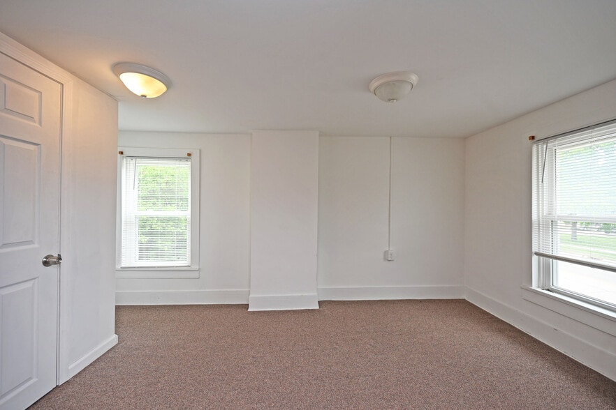 More Photos Of 9101 N Dixie Dr, Dayton Storefront Retail Office For Sale