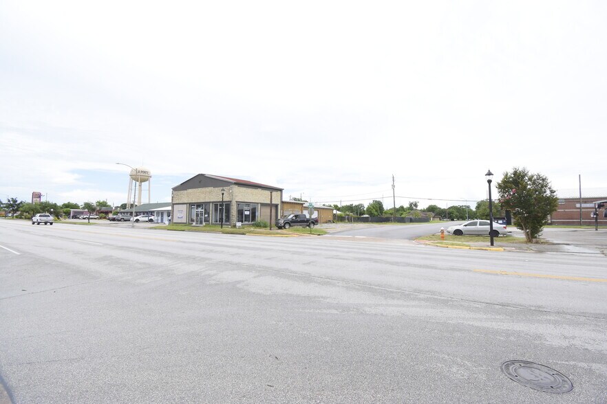 More Photos Of 621 W Main St, La Porte Warehouse For Lease