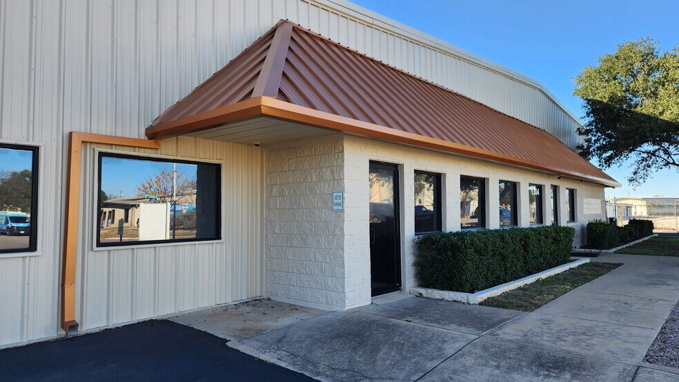 More Photos Of 1304 W Industrial Blvd, Round Rock Light Distribution For Sale