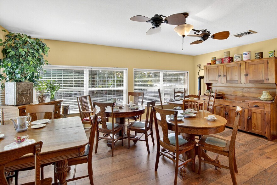 More Photos Of 805 N Wheeler St, Plant City Hospitality For Sale