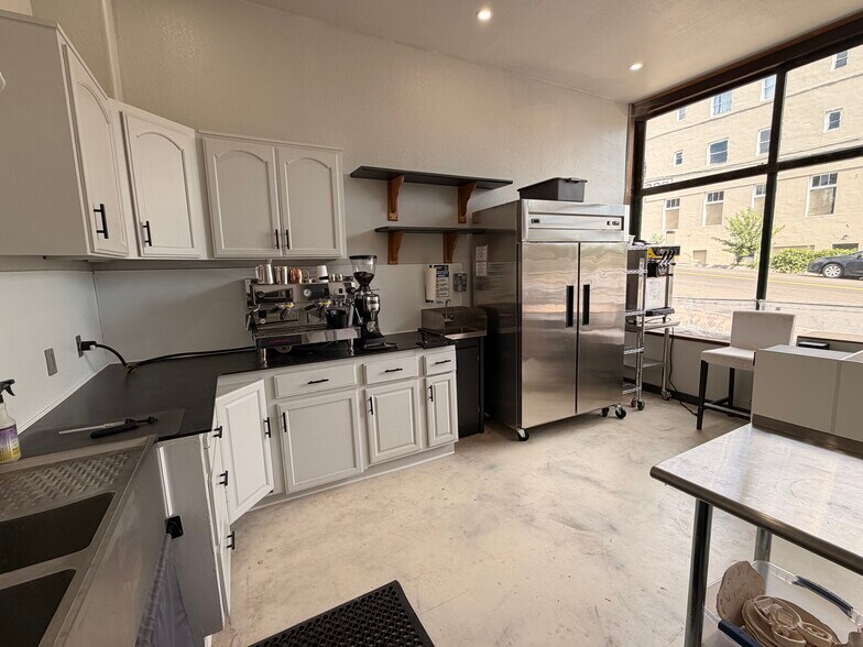 More Photos Of 1005 1st St, Moro Freestanding For Sale