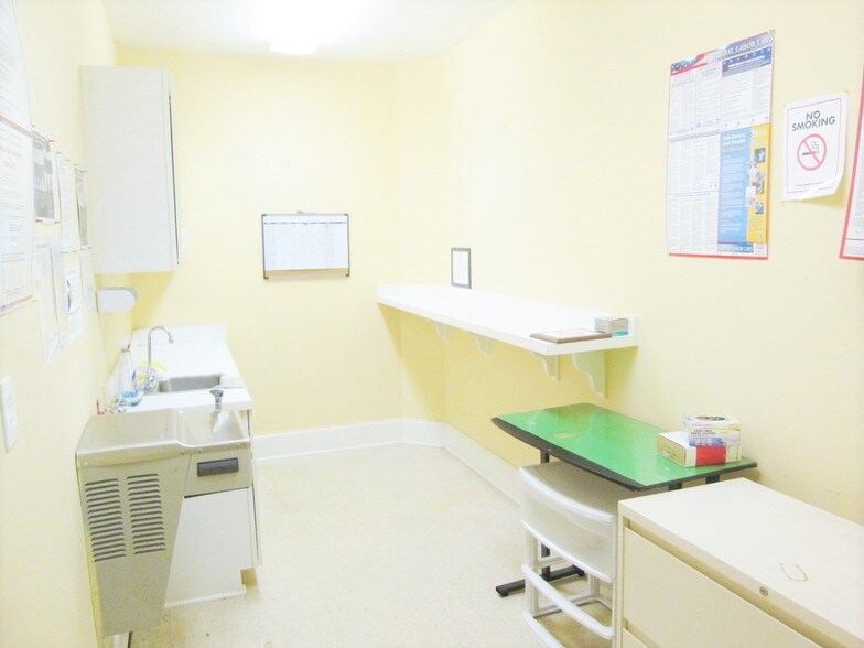 More Photos Of 4568 Lawrenceville Hwy NW, Lilburn Office For Sale