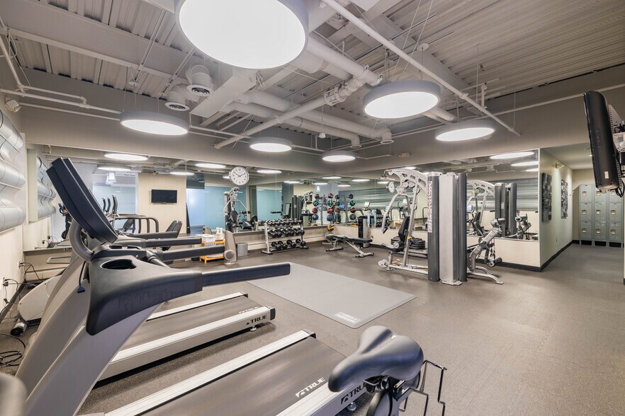 More Photos Of 1301 W Long Lake Rd, Troy Office For Lease