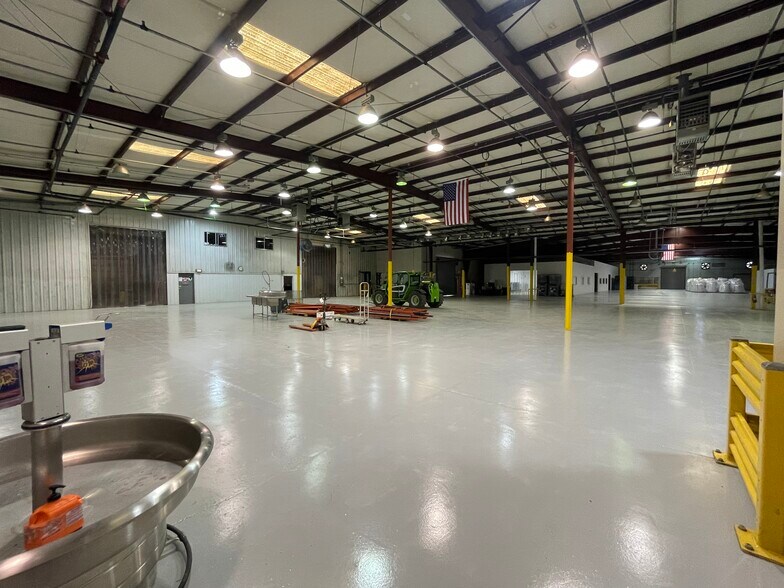 More Photos Of 134 Roger Thomas Rd, Cadiz Warehouse For Sale