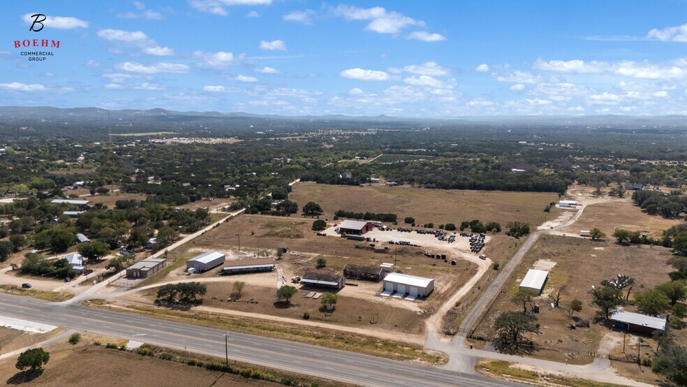 More Photos Of 9106 Highway 16, Pipe Creek Flex For Sale