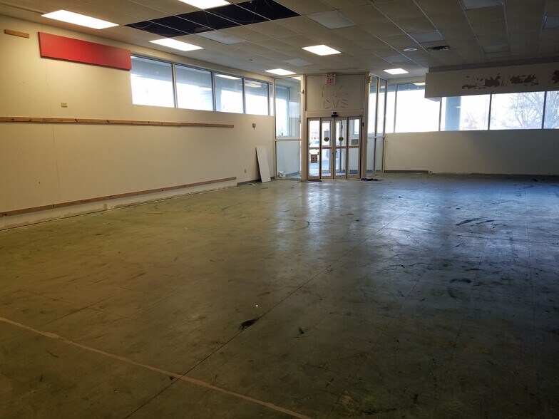 More Photos Of 601 W Sagamore Pky, West Lafayette General Retail For Lease