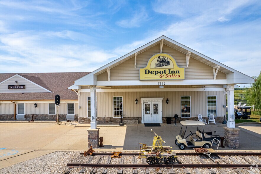 Primary Photo Of 1245 N Brown St, La Plata Hotel For Sale