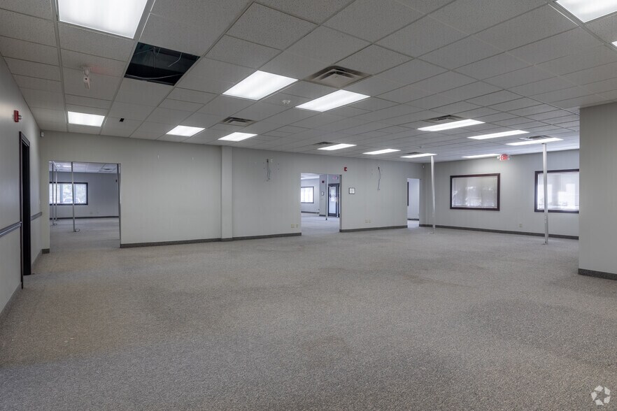 More Photos Of 85 Executive Pky, Hudson Unknown For Lease