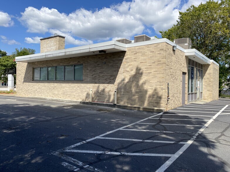 More Photos Of 655 Park Ave, Worcester Bank For Lease