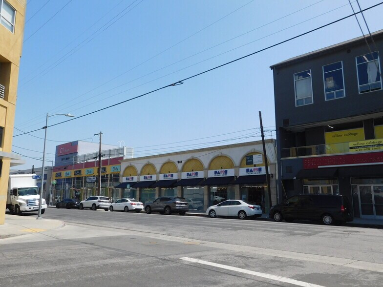 More Photos Of 948 Crocker St, Los Angeles Storefront Retail Office For Lease