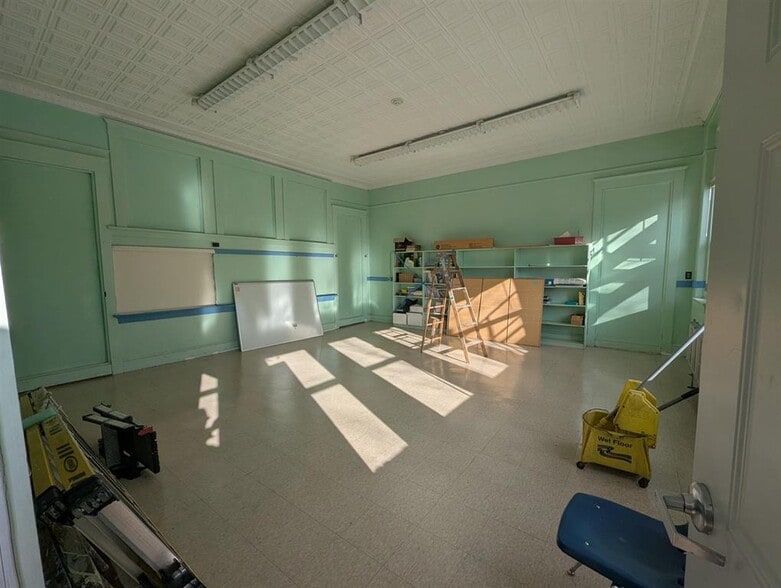 More Photos Of 16 Central st, Claremont Specialty For Sale